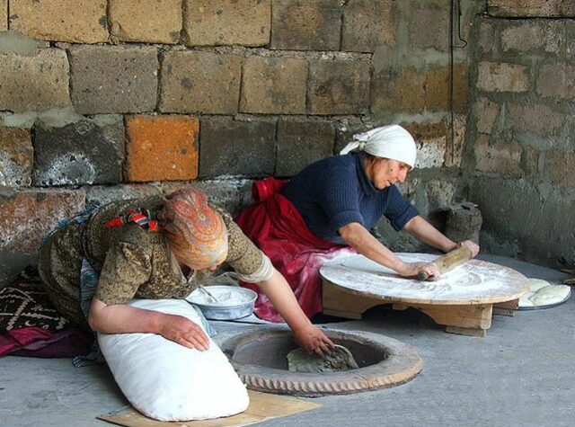 Préparation du lavash, pain traditionnel arménien