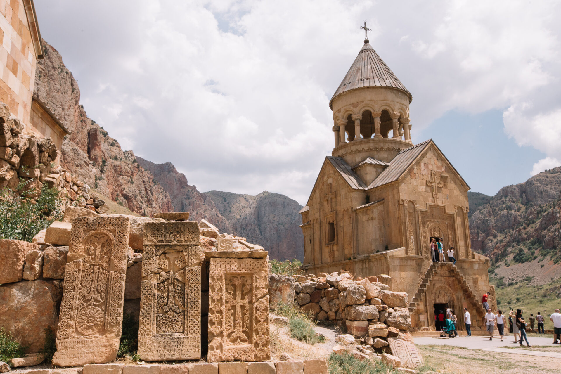 Monastère de Noravank dans son canyon de roche rouge, Vayots Dzor
